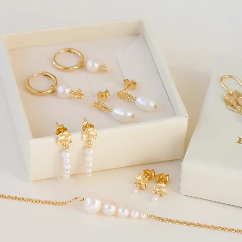 Enamel Malaika parel oorbellen in verguld sterlingzilver
