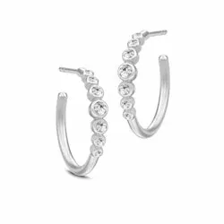 16 mm Julie Sandlau Grace oorbellen in satijn gerodineerd sterling zilver witte zirkoon