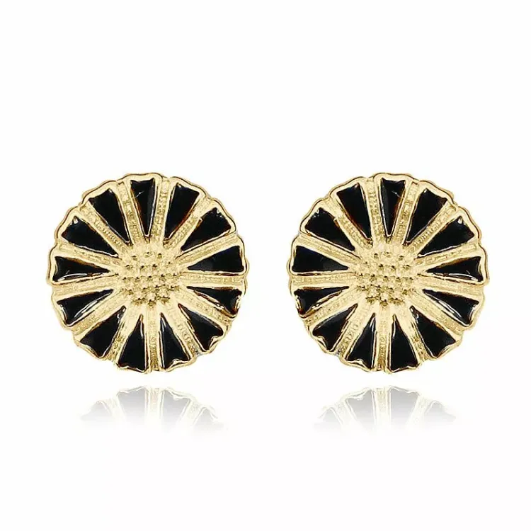 10 mm margriet oorsteker in verguld sterlingzilver
