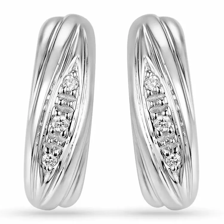Diamant oorbellen in 14 karaat witgoud met diamanten