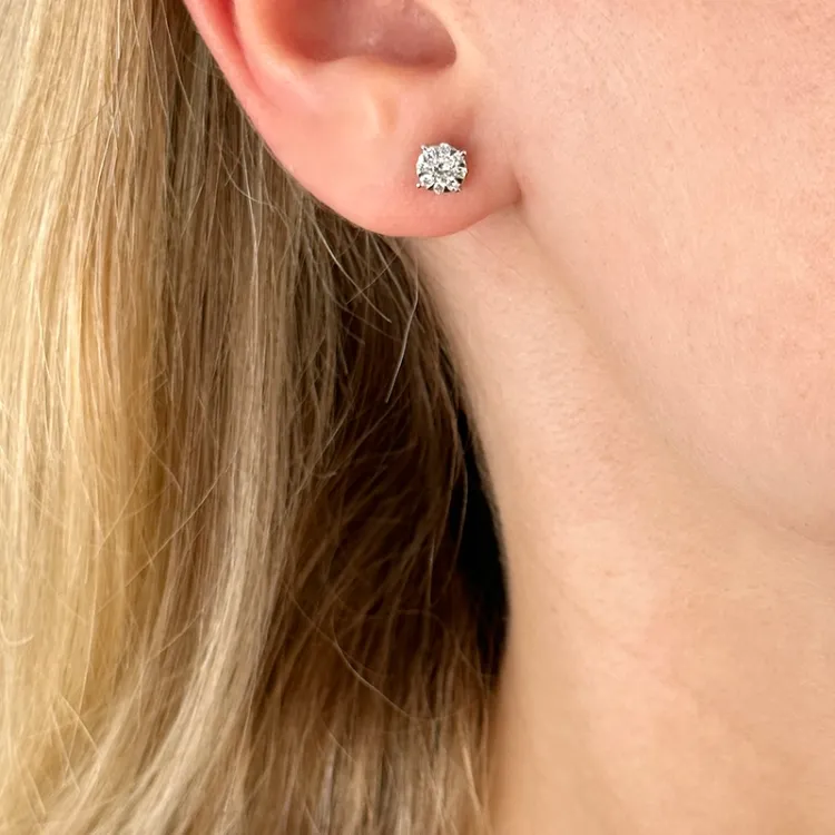 rond oorsteker in 14 karaat witgoud met diamant en diamant