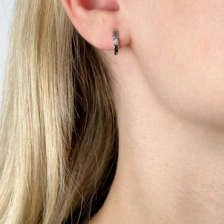 11 mm diamant creool in 14 karaat witgoud met diamant