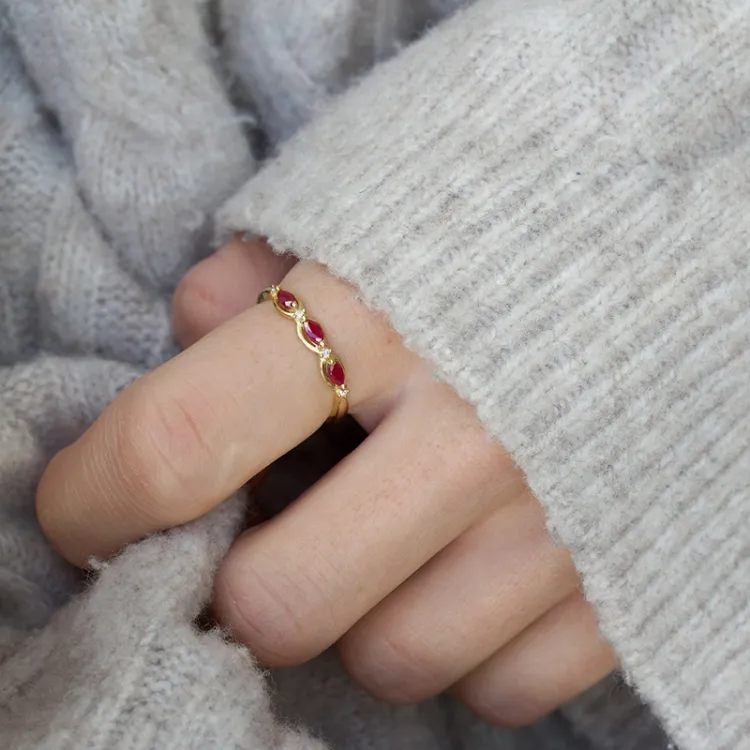 robijn ring in 14 karaat goud  0,032 ct