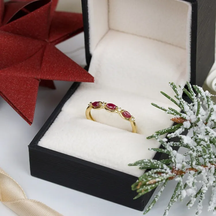 robijn ring in 14 karaat goud  0,032 ct