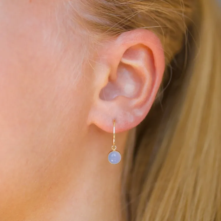 12,5 mm blauwe creool in 9 karaat goud met synthetische calcedon - Gold Collection