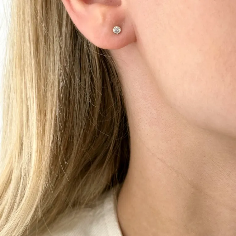 1/2 paar 3 mm oorbellen in 14 karaat goud met zirkoon - Gold Collection