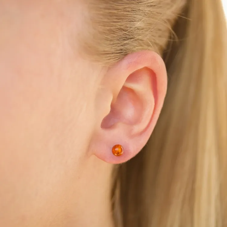 5 mm rond barnsteen oorbellen in zilver