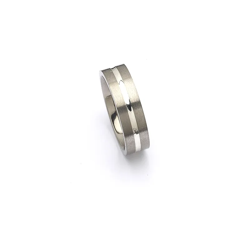 ring in titanium en zilver