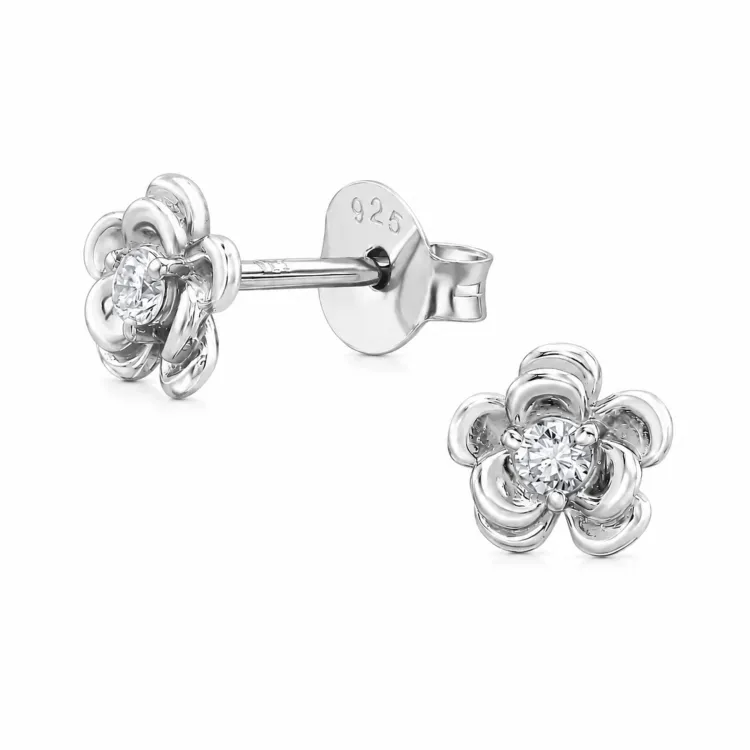 bloem oorsteker in gerodineerd zilver met lab grown diamant 