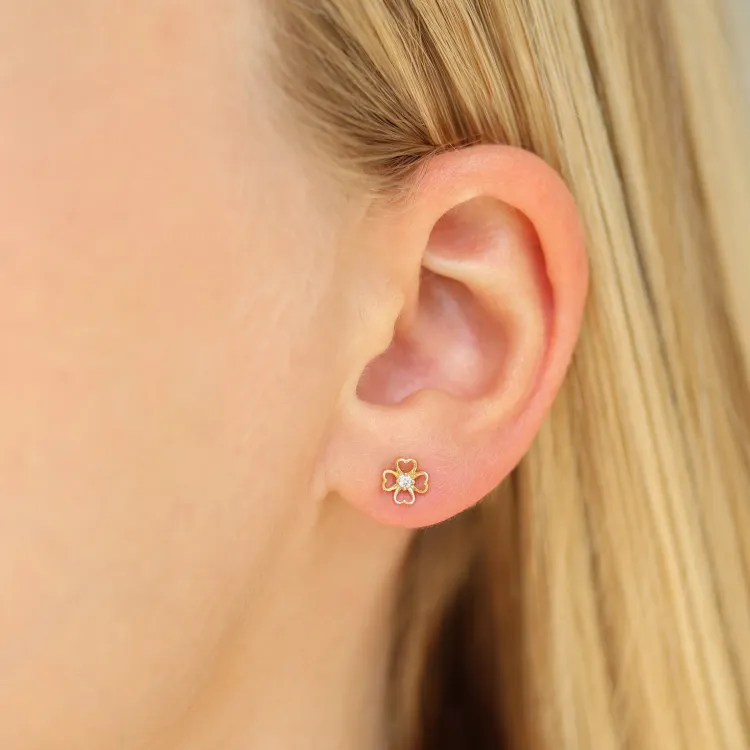 bloem oorsteker in verguld sterlingzilver met lab grown diamant 