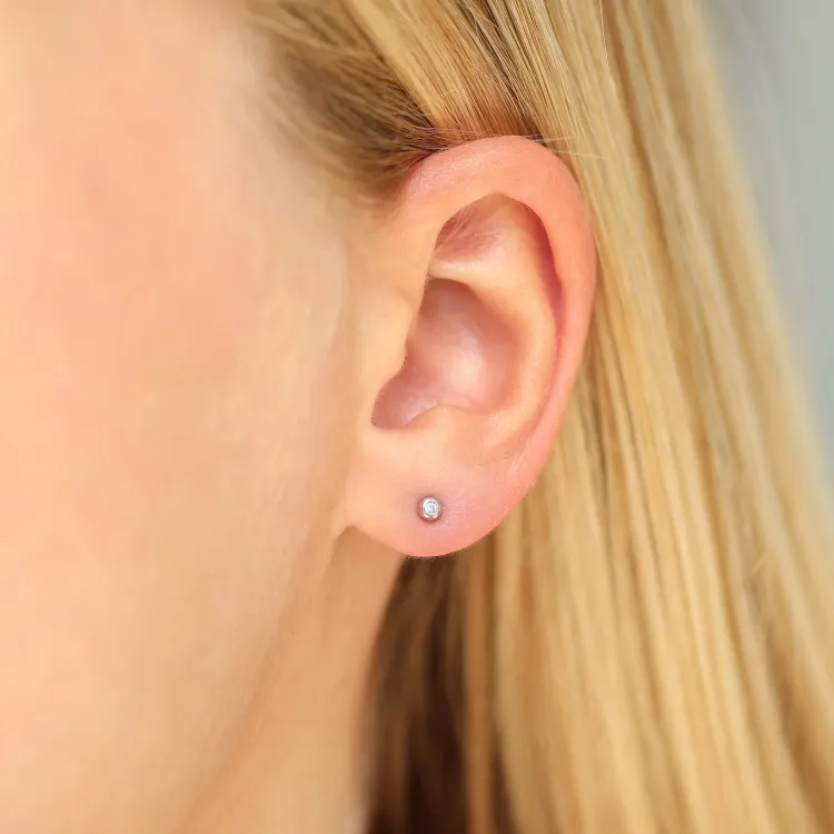 oorsteker in gerodineerd zilver met lab grown diamant 