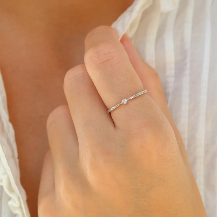 lab grown diamant solitaire ring in gerodineerd zilver