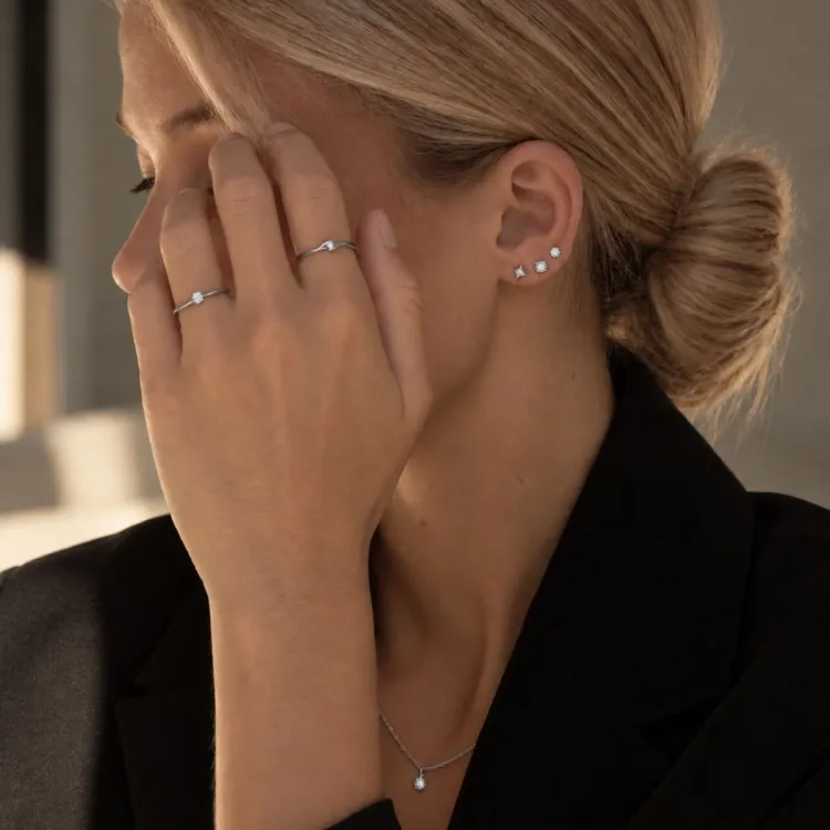oorsteker in gerodineerd zilver met lab grown diamant 