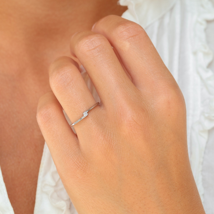 lab grown diamant solitaire ring in gerodineerd zilver