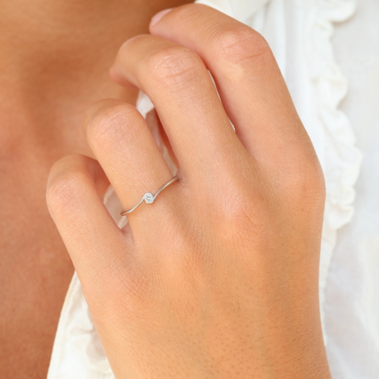 lab grown diamant solitaire ring in gerodineerd zilver