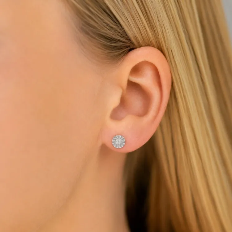zon oorbellen in gerodineerd zilver met lab grown diamant 