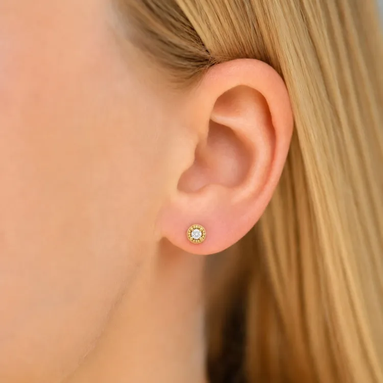 solitaire oorbel in verguld sterlingzilver met lab grown diamant 