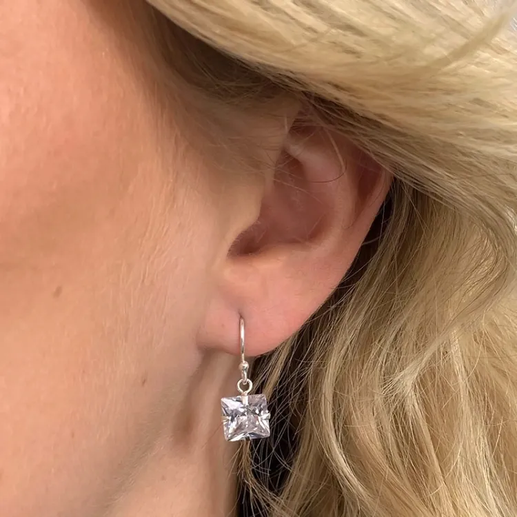 Lange vierkant zirkoon oorbellen in zilver