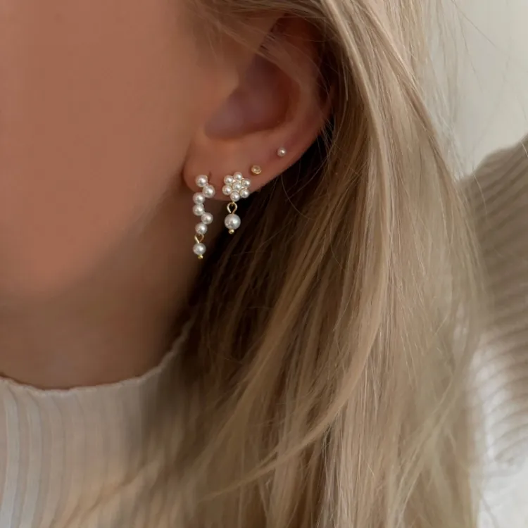 Nava Zinnia parel oorbellen in verguld sterlingzilver