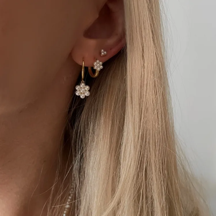 Nava Bellis parel oorbellen in verguld sterlingzilver