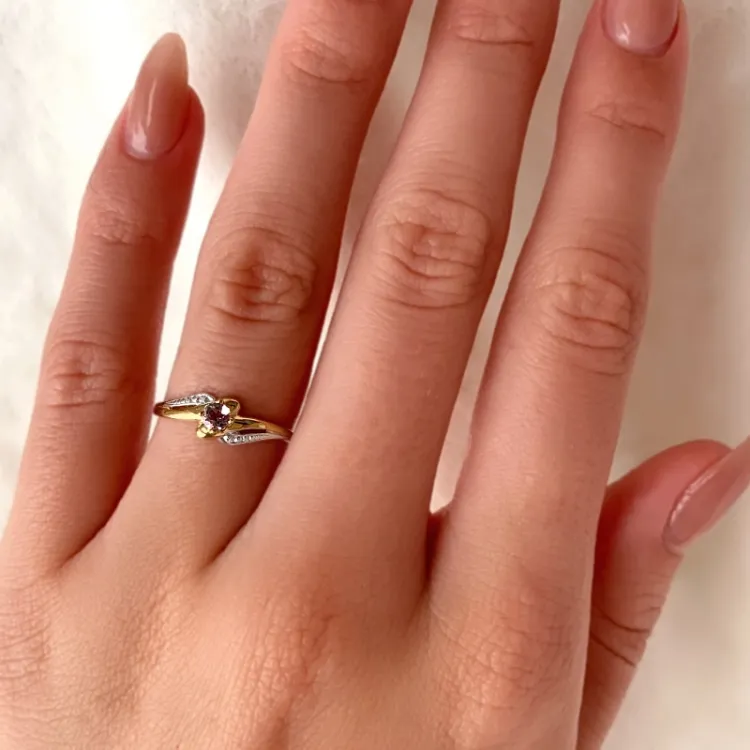 Echt paarse amethist ring in 9 karaat goud met 9 karaat witgoud