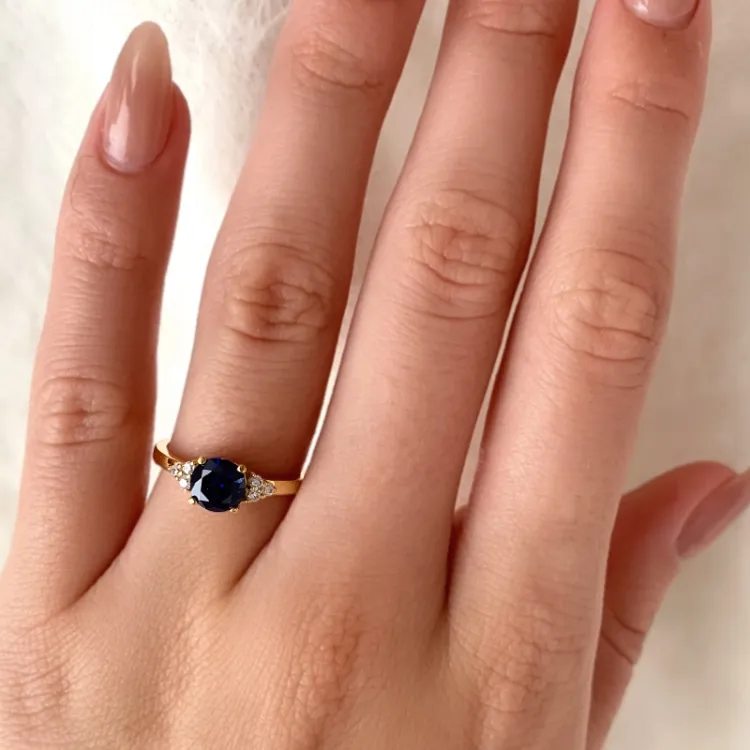 blauwe syntetische saffier ring in 9 karaat goud - Gold Collection