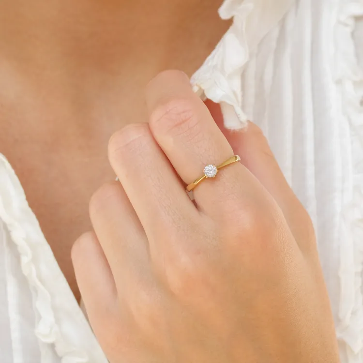 smal solitaire ring in 8 karaat goud - Gold Collection