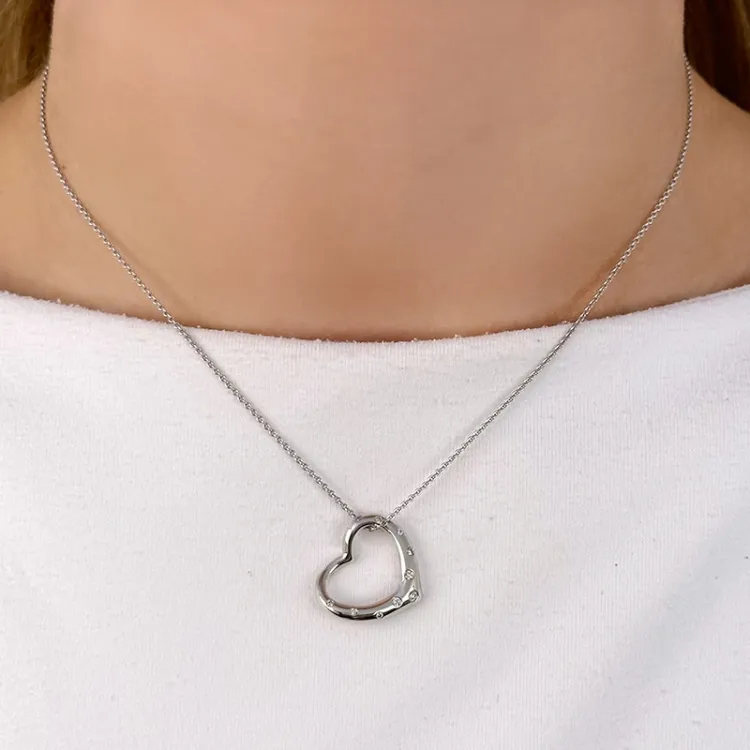 hart hanger in 14 caraat witgoud 0,12 ct