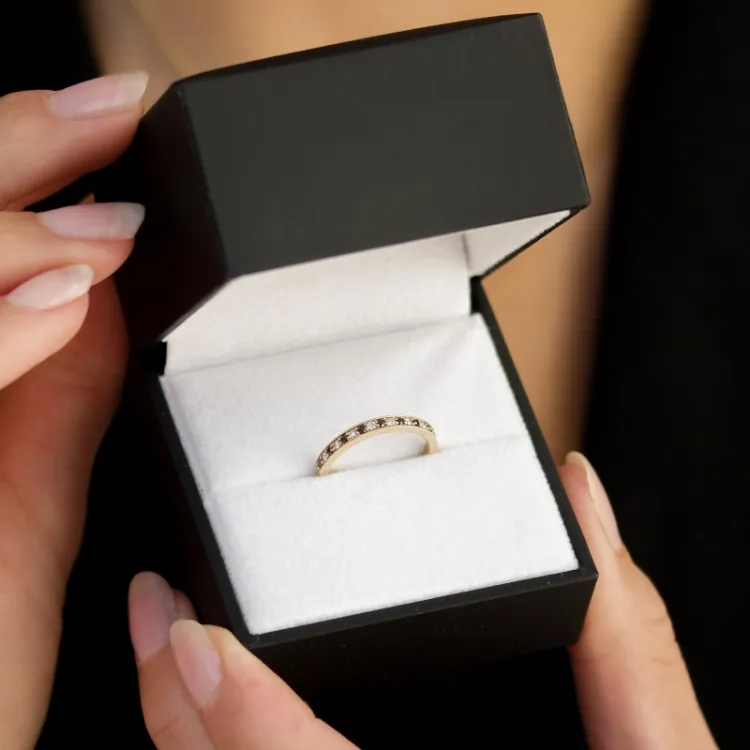 zwart mémoire ring in 14 karaat goud 0,09 ct 0,10 ct