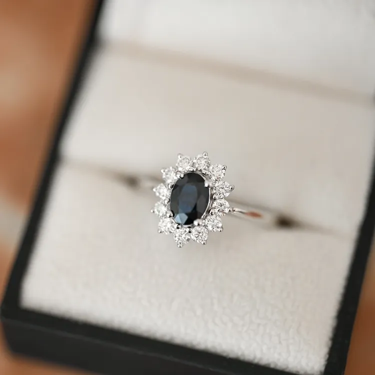 saffier rozetring in 14 karaat witgoud 0,55 ct 1,00 ct