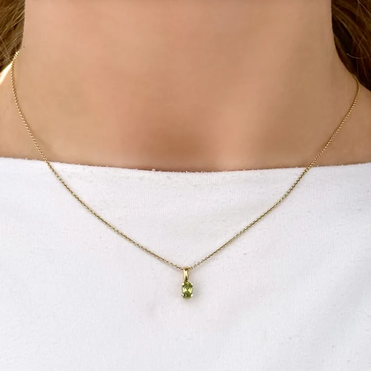 peridoot hanger in 14 caraat goud