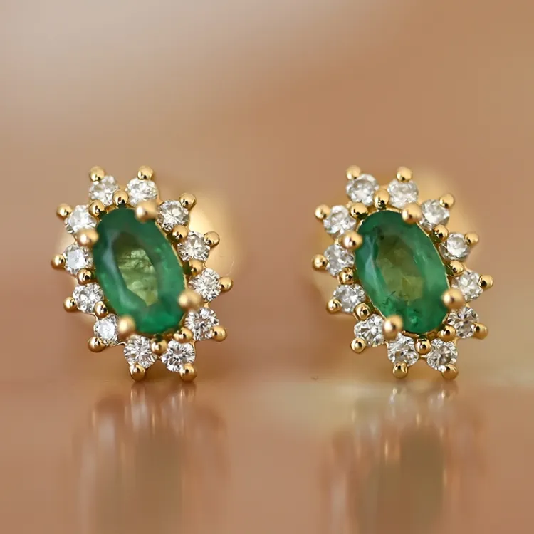 smaragd rozetoorbel in 14 karaat goud met diamant en smaragd