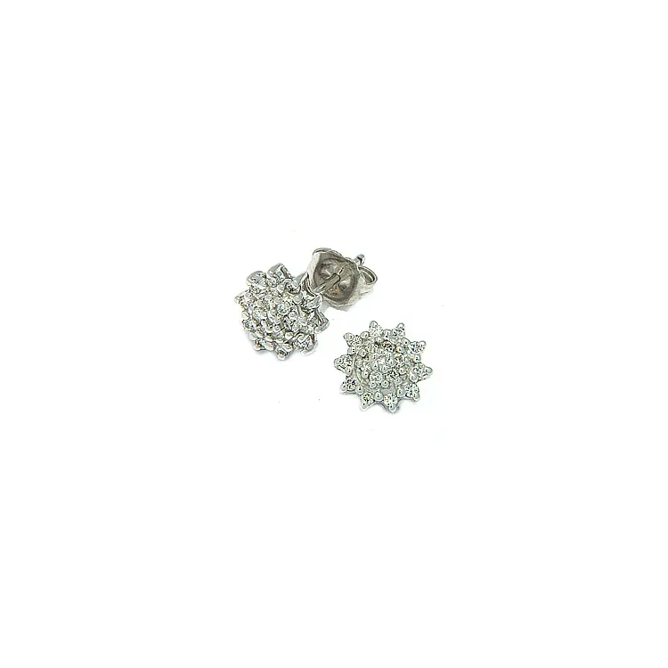 bloem diamant oorbellen in 14 karaat witgoud met diamant