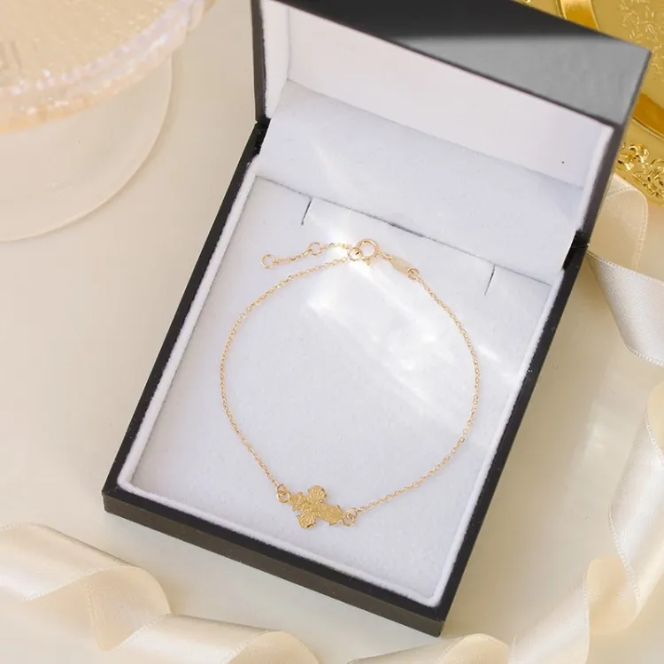 13 x 8 mm Siersbøl dagmarkruis armband in 9 karaat goud
