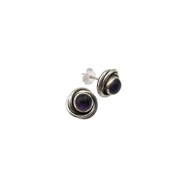 Rond paarse amethist oorsteker in geoxideerd sterlingzilver