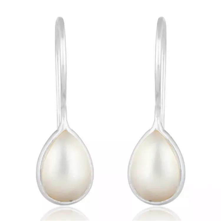 Lange druppel parel oorbellen in zilver