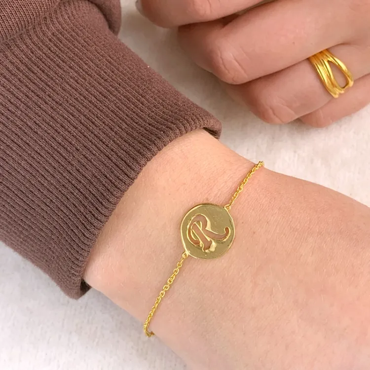 letter r met krassen armband in verguld sterlingzilver met hanger in verguld sterlingzilver