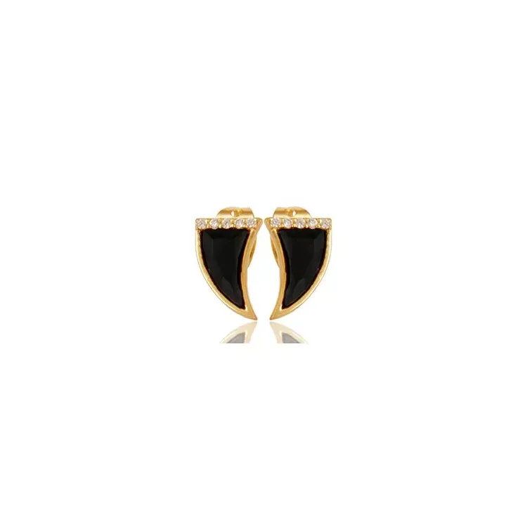 Horn zwart onyx oorsteker in verguld sterlingzilver