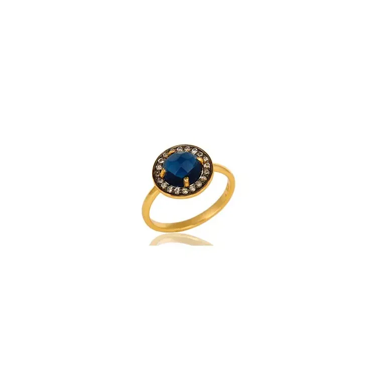 rond corundum ring in verguld sterlingzilver met geoxideerd sterlingzilver