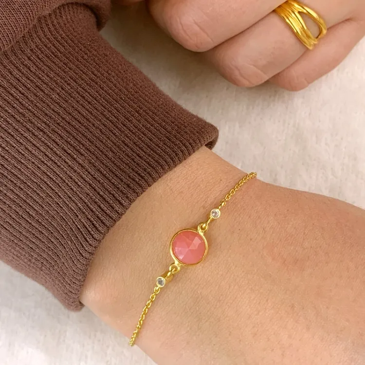 opaal kinder armband in verguld sterlingzilver met hanger in verguld sterlingzilver