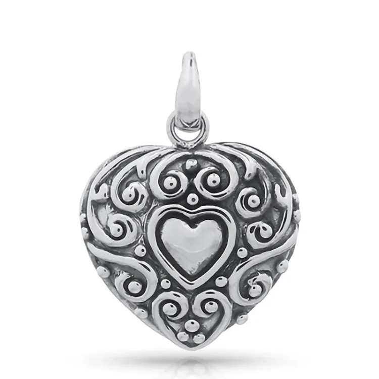 Lege en matte hart hanger in zilver