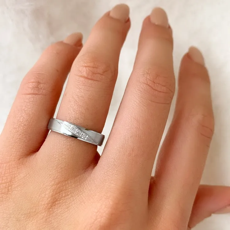 geborsteld ring in gerodineerd zilver