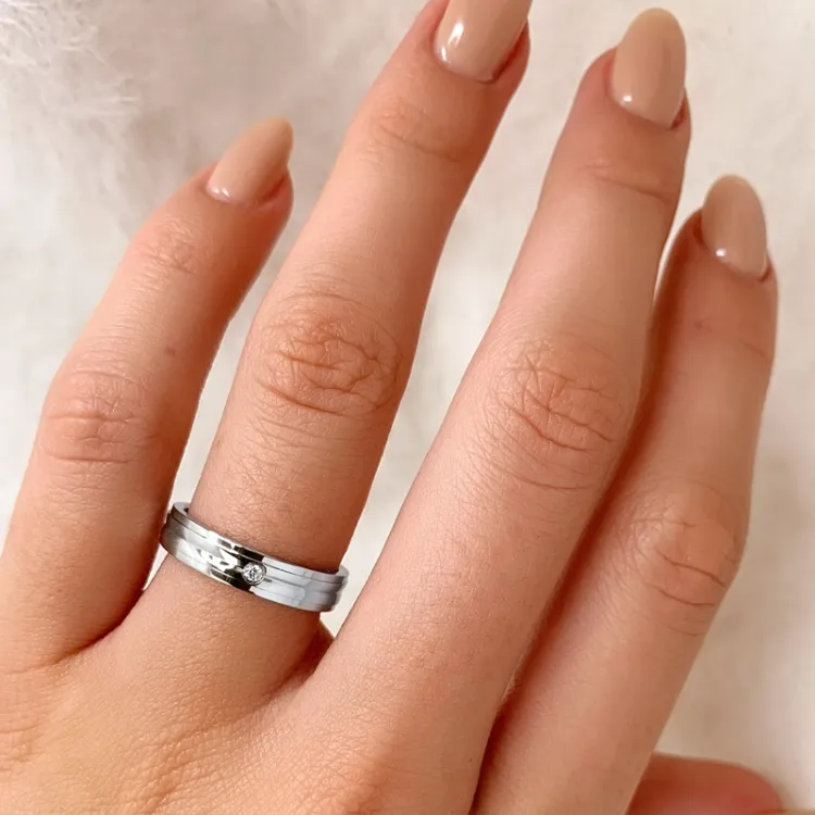 eenvoudige ring in gerodineerd zilver