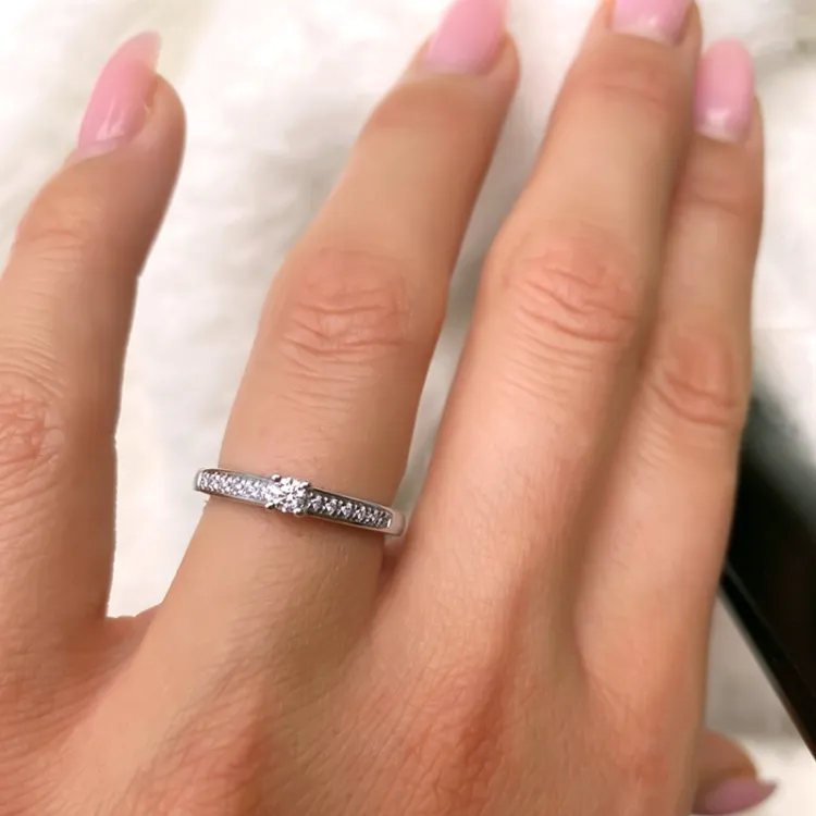 diamant ring in 14 karaat witgoud 0,1 ct 0,056 ct