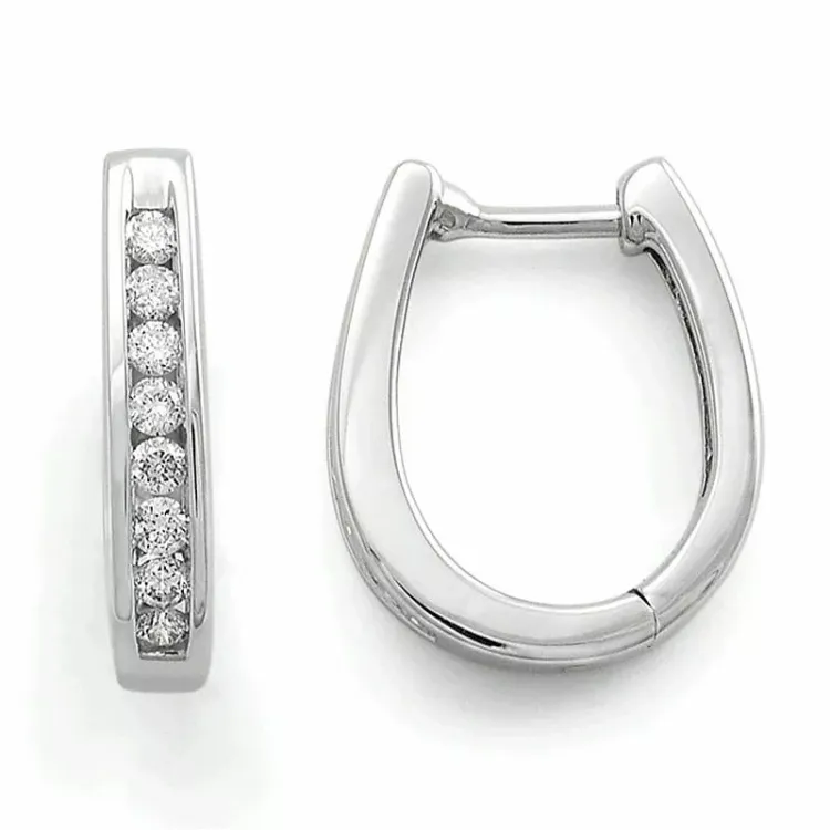 Creool in 14 karaat witgoud met diamant