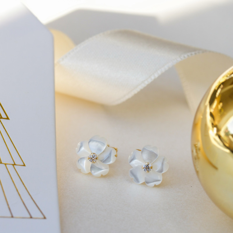 bloem oorbellen in 9 karaat goud met zirkoon en parelmoer - Gold Collection