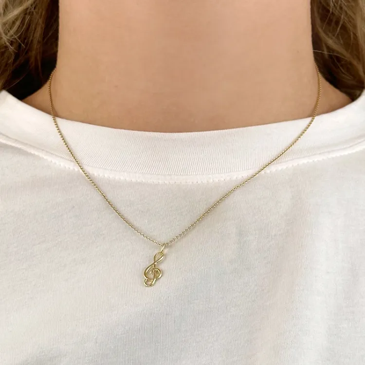 noot hanger in 8 karaat goud