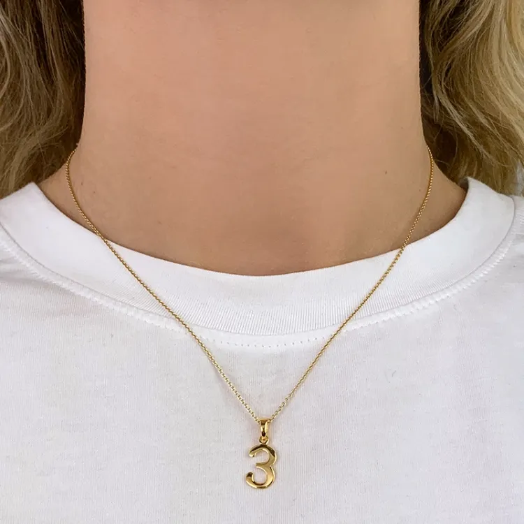 het getal 3 hanger in verguld sterlingzilver
