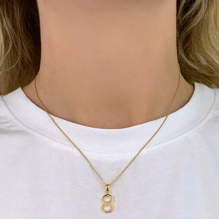 het getal 8 hanger in verguld sterlingzilver