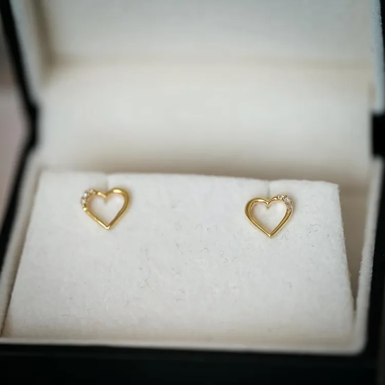 hart diamant oorsteker in 8 karaat goud met diamant en diamant